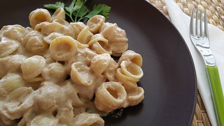 Orecchiette con crema di funghi preparazione 9